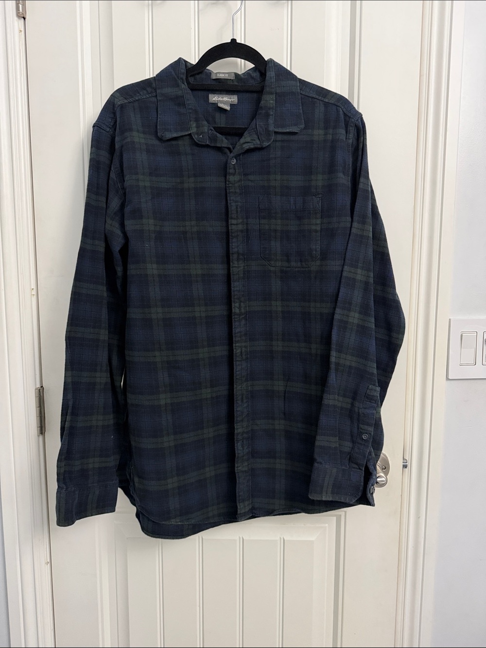 Eddie Bauer Men's Navy Green Plaid Button-Up Shirt size LARGE